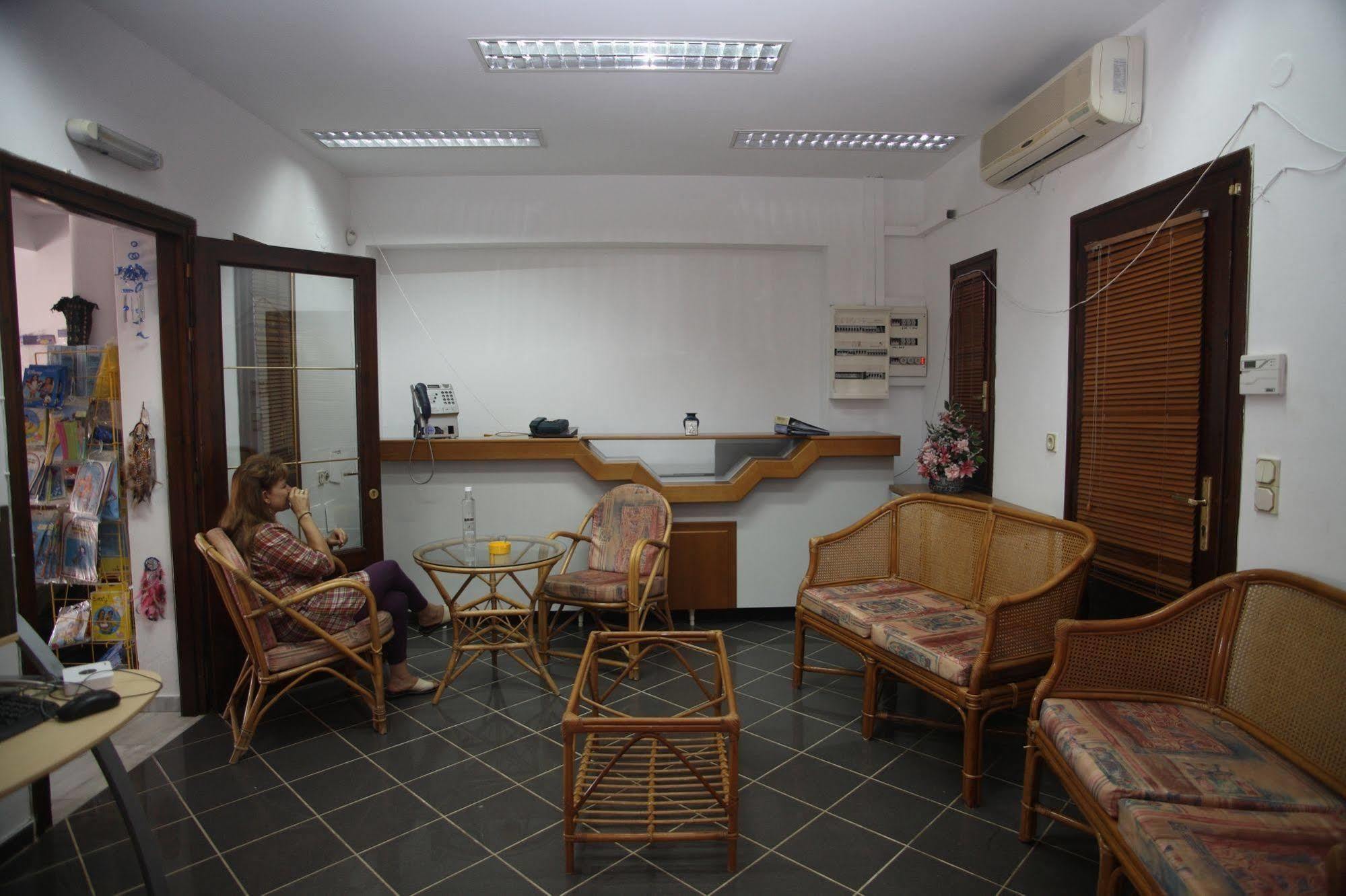 Rena Apartments กูเวส ภายนอก รูปภาพ