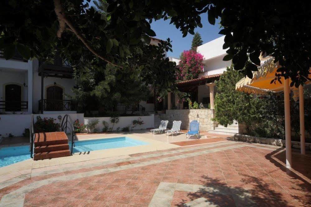 Rena Apartments กูเวส ภายนอก รูปภาพ
