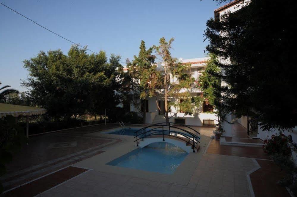 Rena Apartments กูเวส ภายนอก รูปภาพ