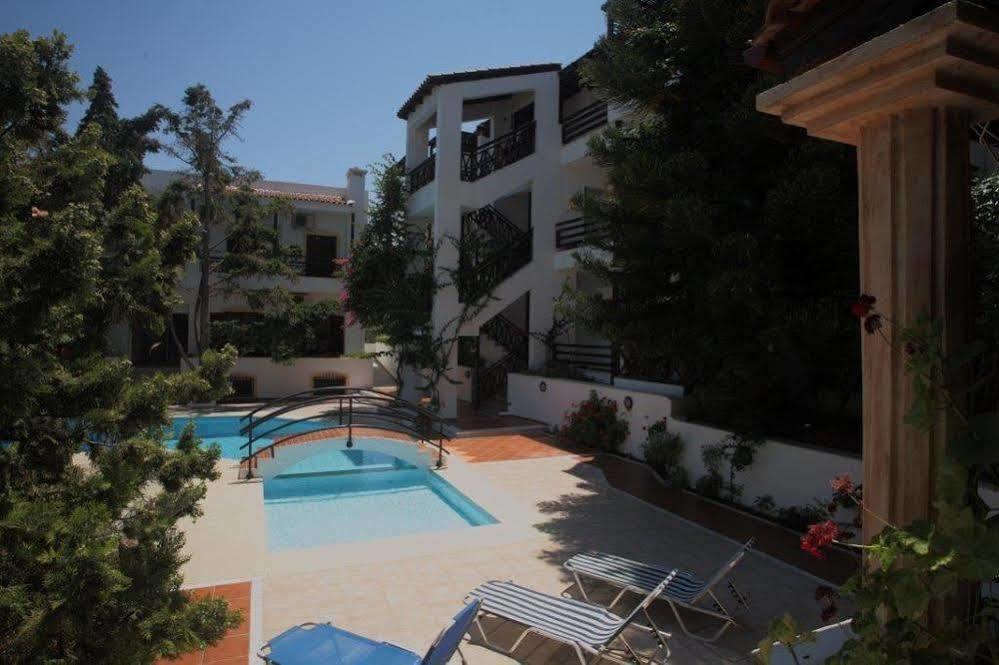 Rena Apartments กูเวส ภายนอก รูปภาพ