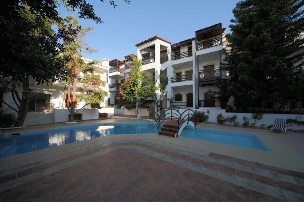 Rena Apartments กูเวส ภายนอก รูปภาพ