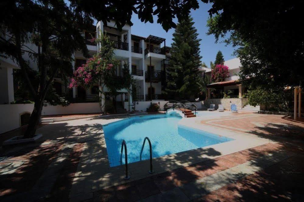 Rena Apartments กูเวส ภายนอก รูปภาพ